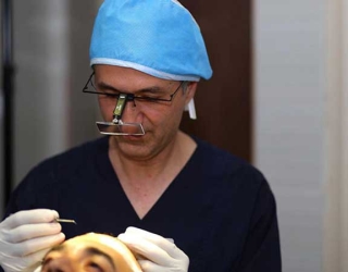 آگهی کلینیک کاشت مو طبیعی دکتر علی قاسمی در تهران