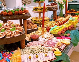 چیدمان-میز-در-کرج