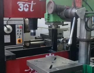 فروش انواع ابزار آلات صنعتی دریل ستونی پرس و...