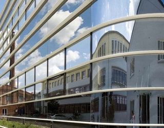 کرتین وال یوچنل