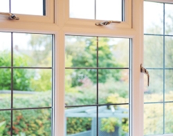 آریا سازوکار تولید کننده انواع در و پنجره های upvc ، آلومینیوم ، نماهای شیشه ای و شیشه های ساختمانی