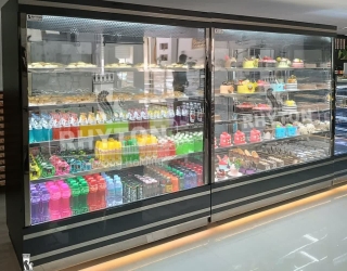 یخچال کیک ایستاده و نوشیدنی(ریتون شاپ)نمایش حرفه ای و نگهداری تازه ترین دسرها🍰