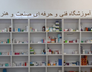 ورود فوری به بازار کار دارویی، با دوره آنلاین تکنسین داروخانه صنعت و هنر