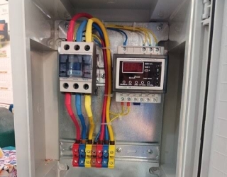 طراحی و اجرا تاسیسات برقی و مکانیکی ساختمان فیبرنوری پنل خورشیدی