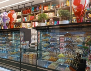 یخچال شیرینی تر(ریتون شاپ)طراحی دل بر