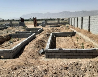 چهار دیواری با درخت