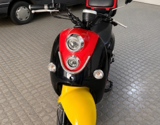 25598
