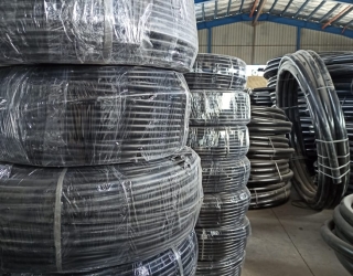 2 لوله پلی اتیلن از سایز 16 تا 160 میلیمتر دارای نشان استاندارد
