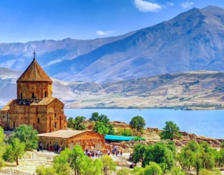 جاهای-دیدنی-وان-ترکیه-در-پاییز تور گروهی وان ترکیه ویژه کنسرت