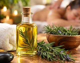 Key-benefits-of-rosemary-massage-oil روغن ماساژ رزماری %100 خالص و طبیعی عارفین