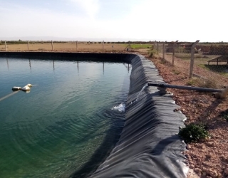building-a-geomembrane-geotextile-pool-1 عرضه و فروش ورق استخری در عرض 3 و 7 متر