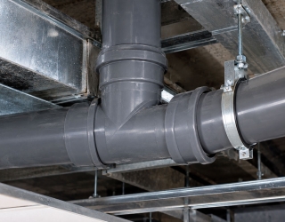 Layout-and-routing-of-push-fit-piping-in-the-suspended-ceiling راوند پلیمر؛ تولید کننده سیستم های لوله کشی پلیمری برای پروژه های ساختمانی، صنعتی و عمرانی