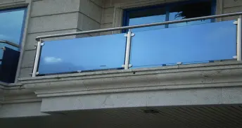 شیشه سکوریت ریلی بالکن در ساز و کار 